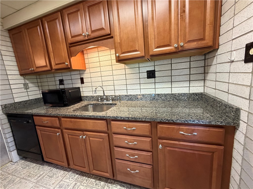 735 Athalia St unit 2 – photo 4