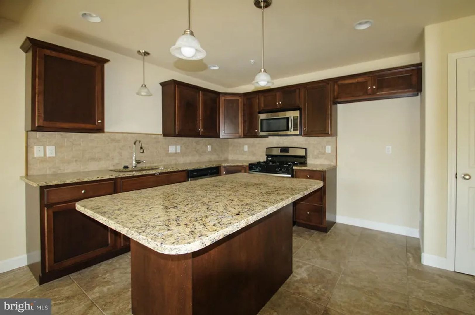 1226 Beaumont Ave unit MF Inc – photo 2