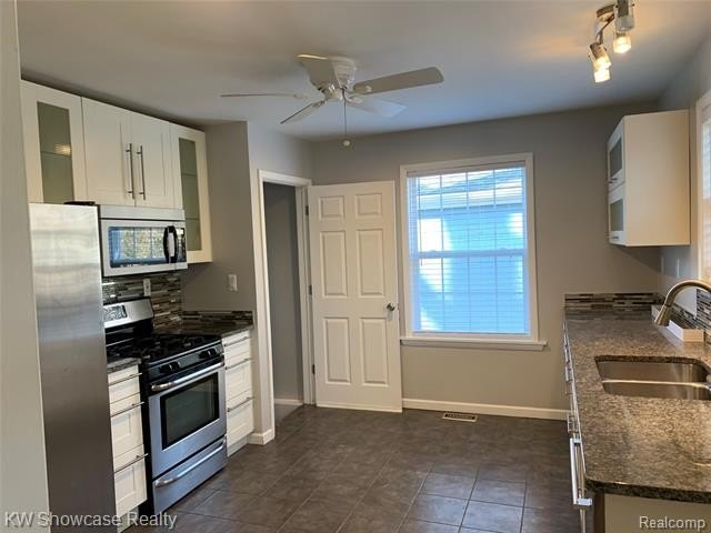 2050 Wycliffe Ave – photo 2