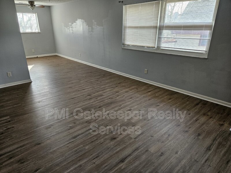 1735 Mills Ave – photo 2