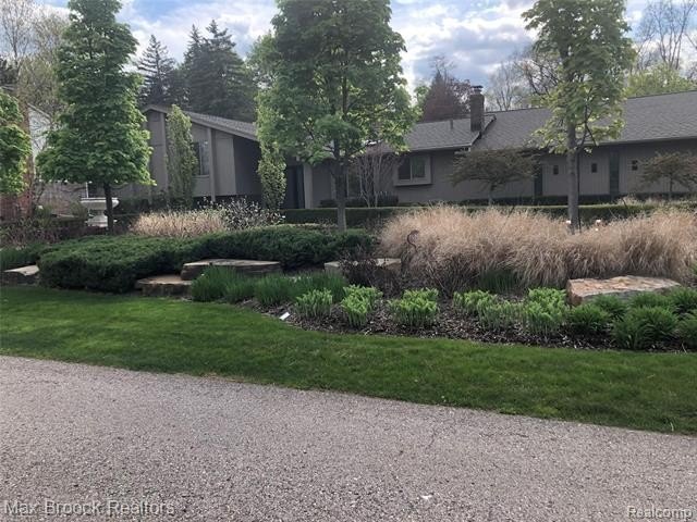 2880 Birchena Crescent – photo 2