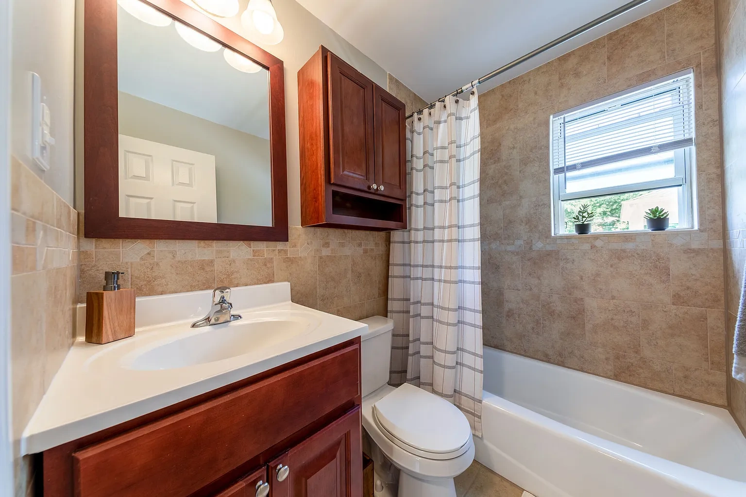 Center Grove Village – photo 4