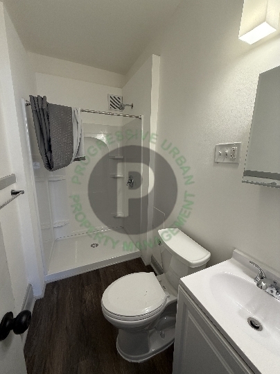 2002 Chesterland Ave unit 4 – photo 3