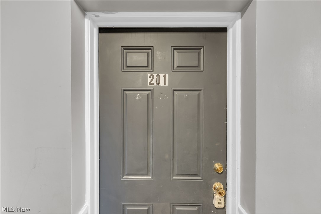 2537 Noble Rd unit 201 – photo 4
