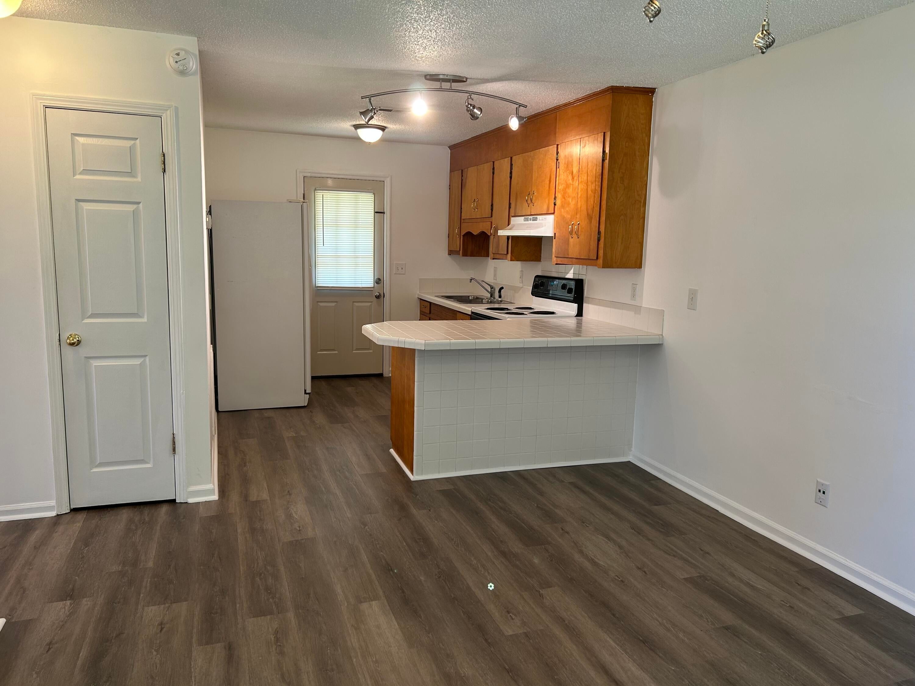 109 Tupperway Dr unit A – photo 2