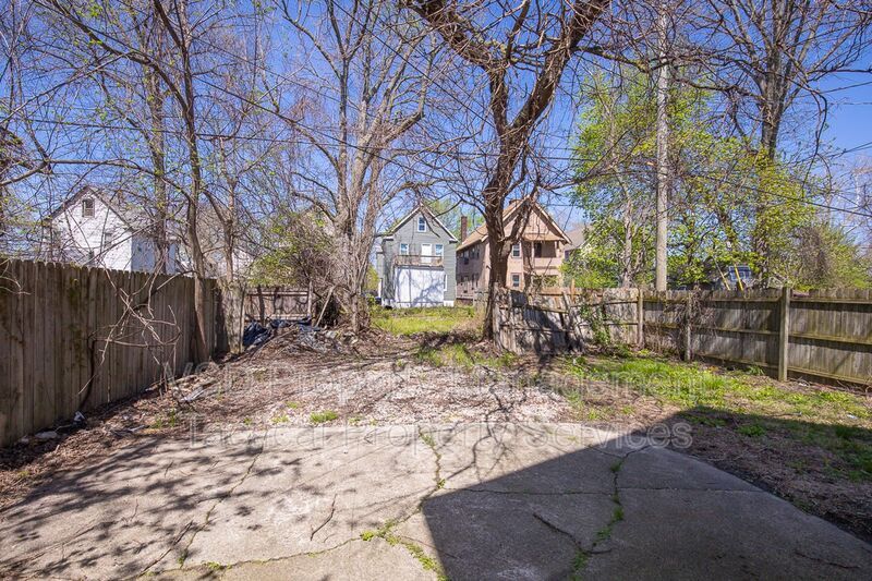 12819 Edmonton Ave – photo 3
