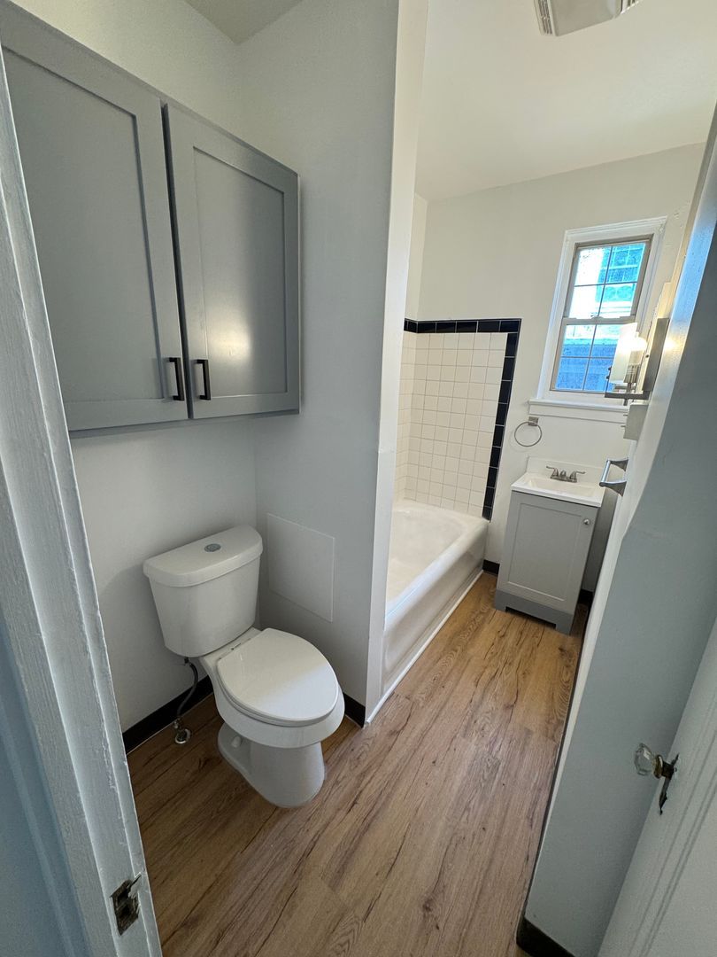 572 Chestnut St unit 572 Chestnut Apt 8 – photo 2