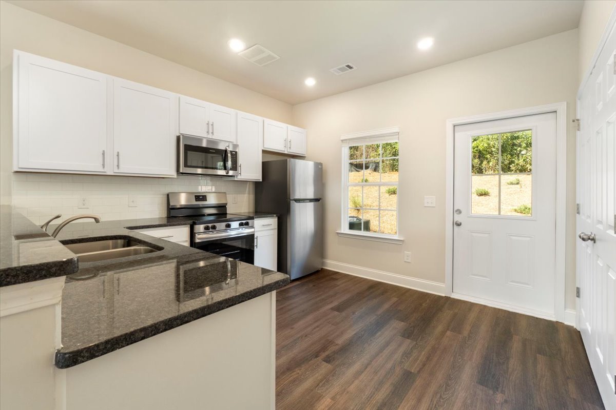 140 Waverly Cir – photo 2
