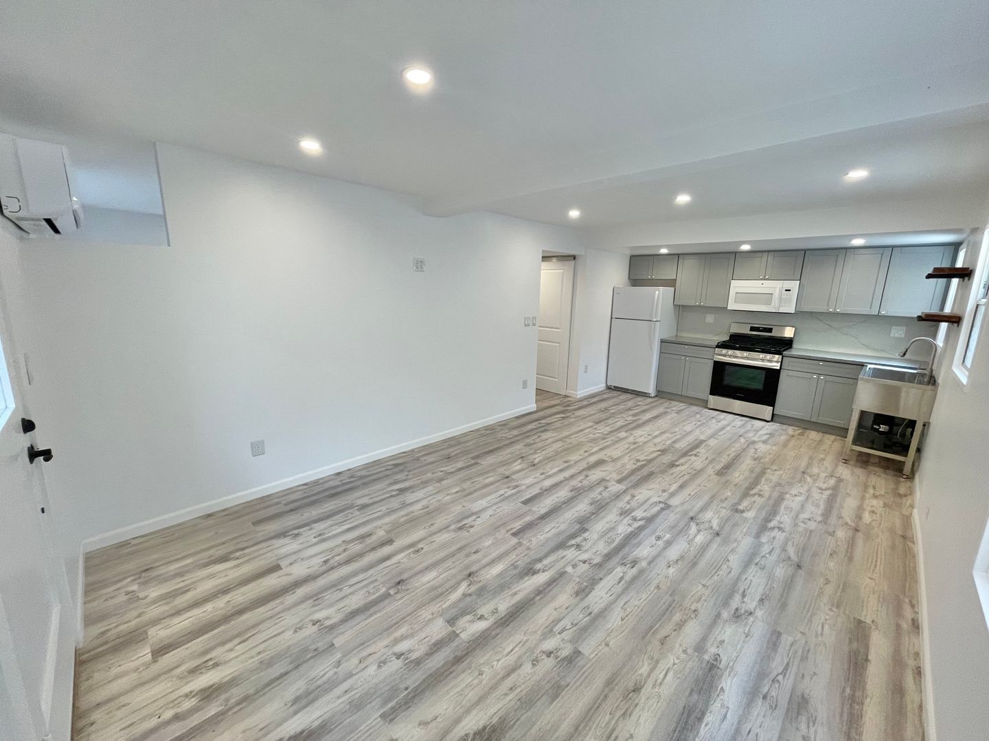 45 1/2 65th Pl unit 45 1/2 65th Pl - Apt A – photo 1