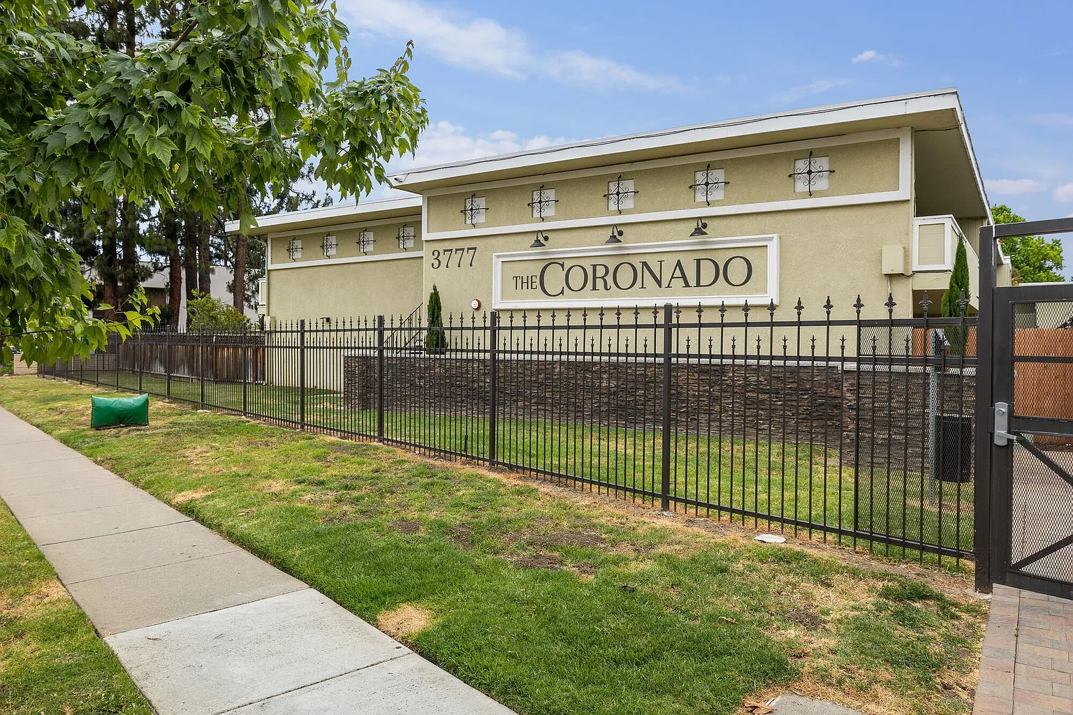 Coronado – photo 2