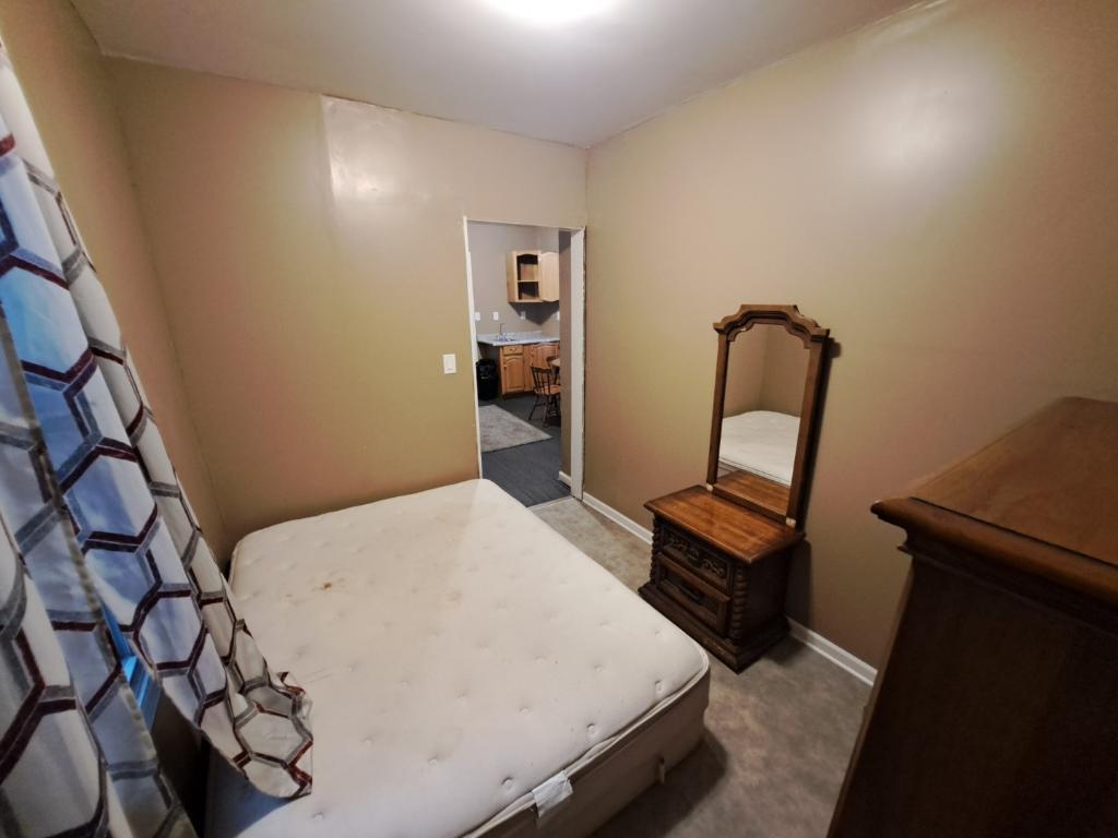 1633 E 49th St unit REAR – photo 4