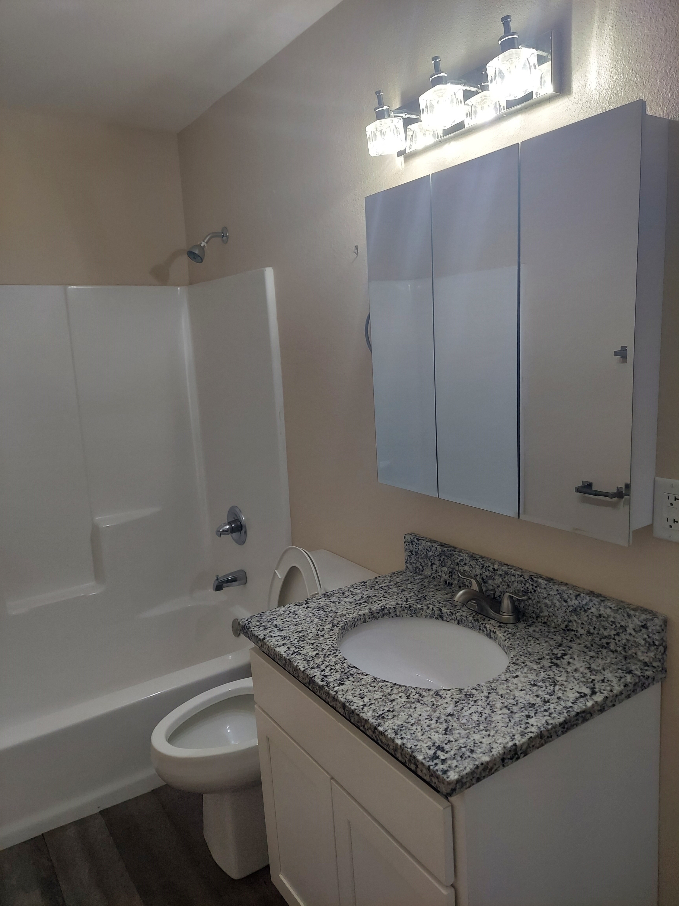 50 Westwood Dr unit 8 – photo 5