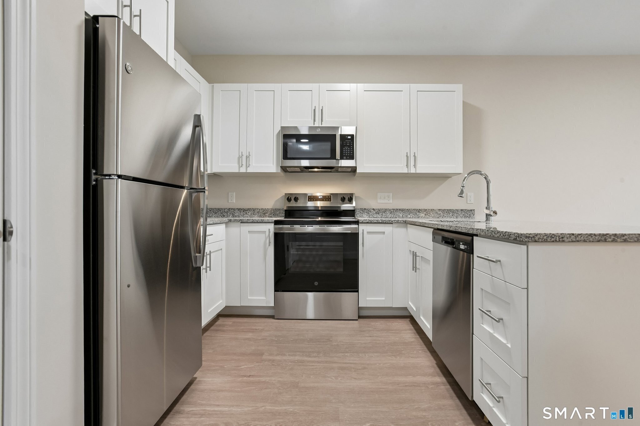 55 Steele Blvd #111 – photo 1