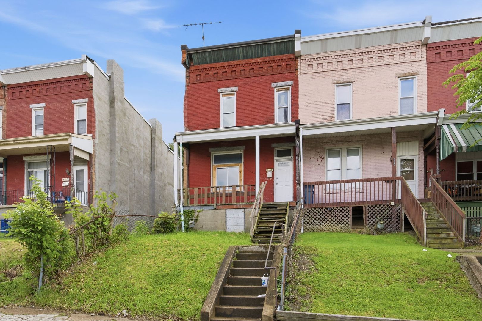 616 Lillian St – photo 1