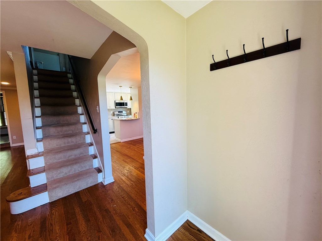 143 Seneca Dr – photo 4