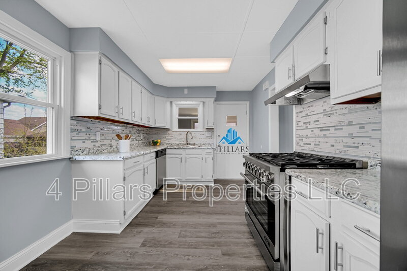 648 Stewart Ct – photo 5