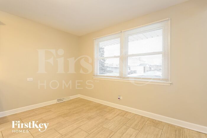 1018 E 161st Pl – photo 4