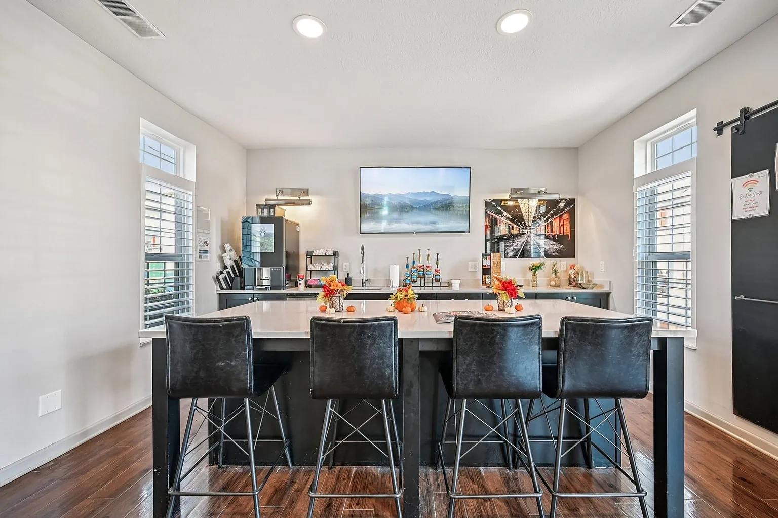 Latham Apartments – photo 3