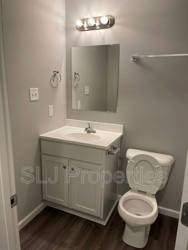 501 E 8th St unit C C – photo 5