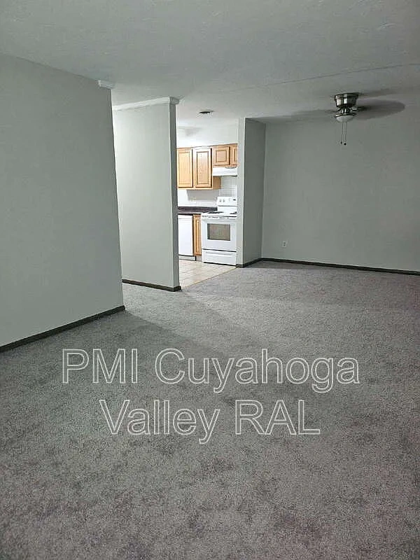 1500 W Market St – photo 5
