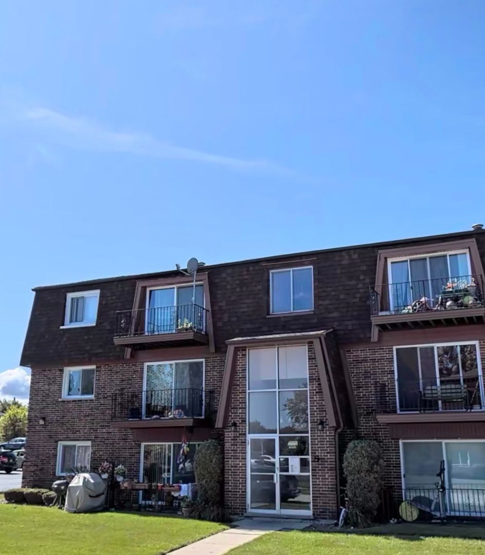 7121 166th St unit 1B – photo 1