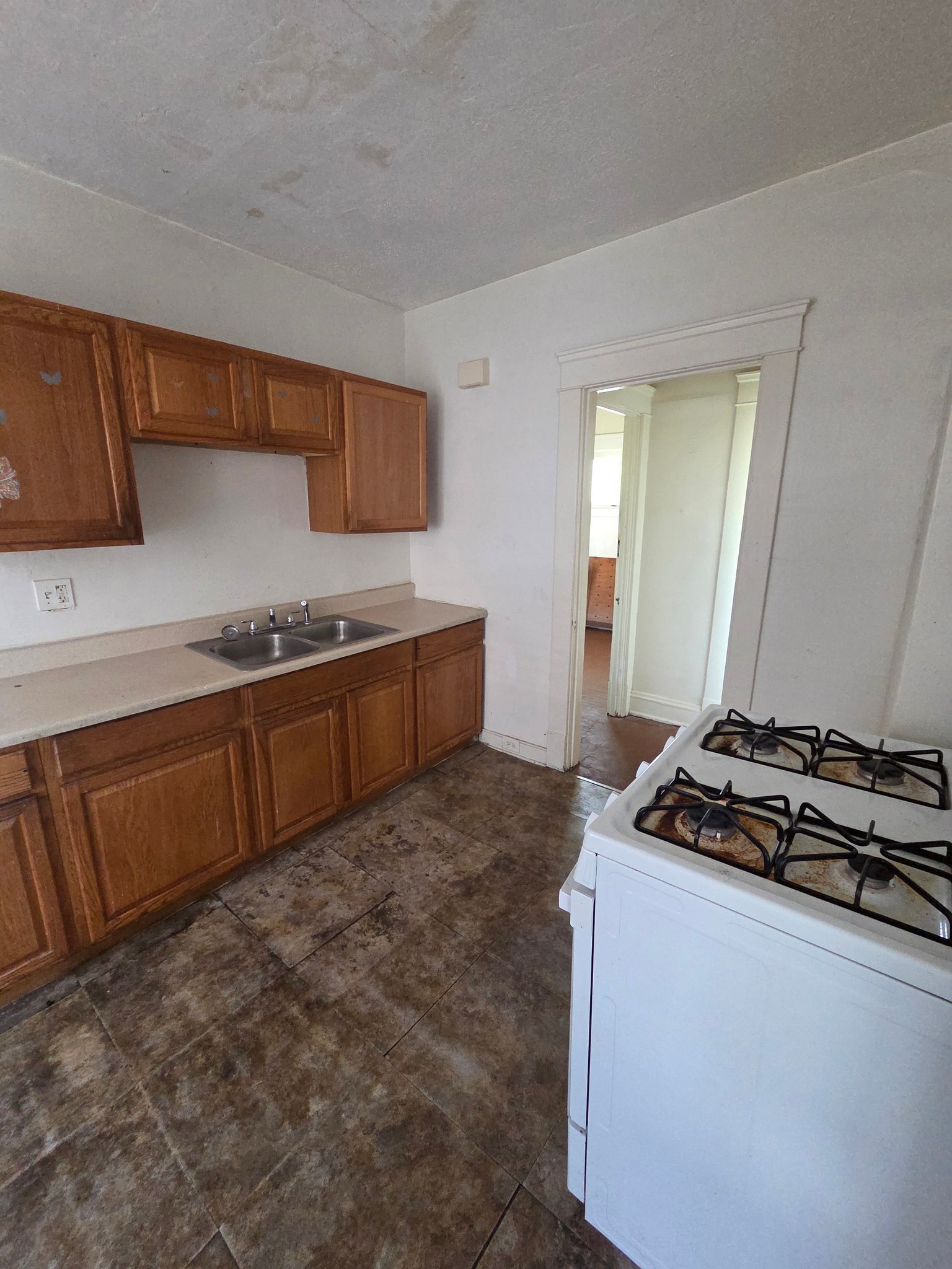 11807 Honeydale Ave unit 2 – photo 4