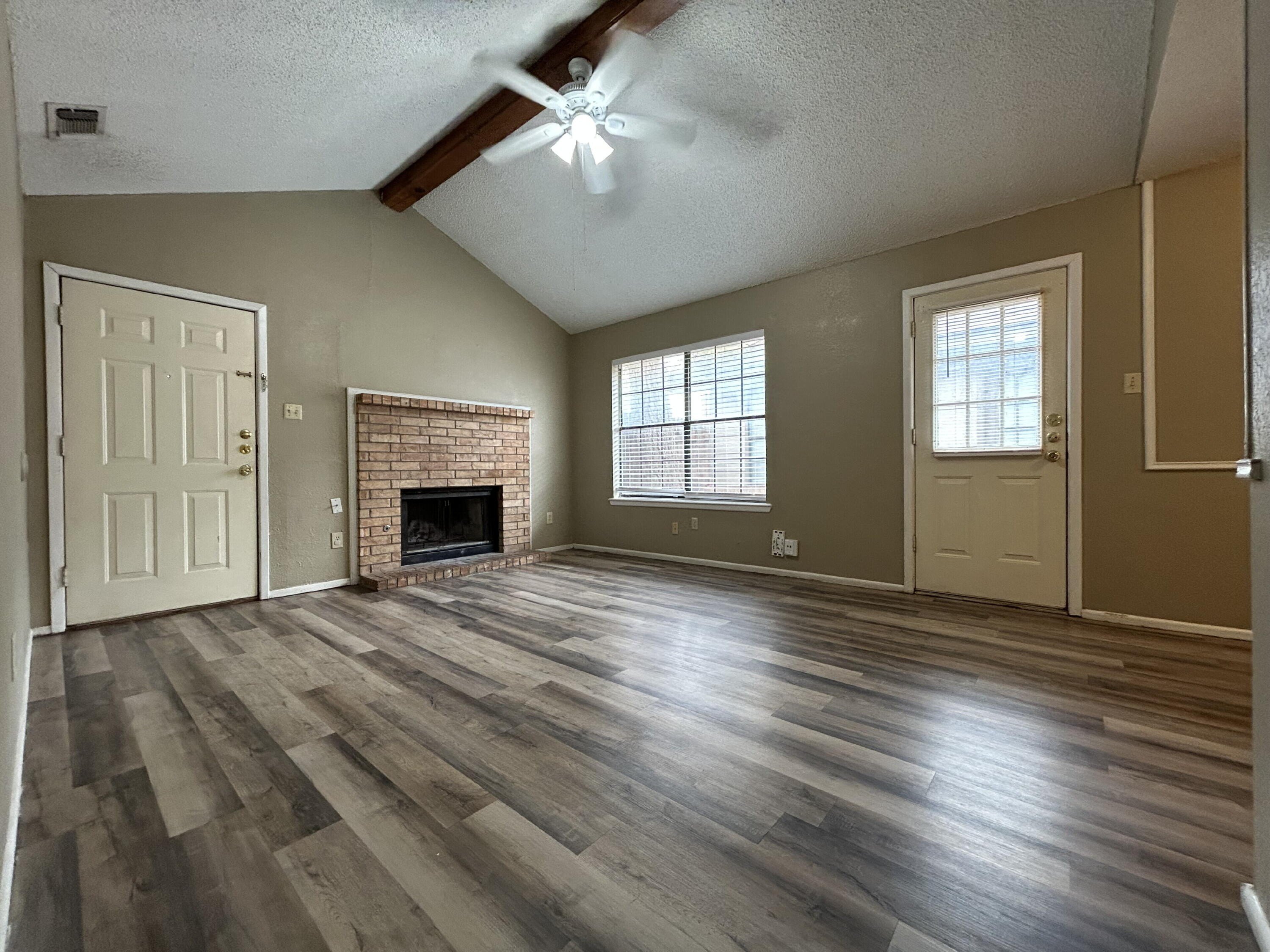 6101 37th St #B – photo 2