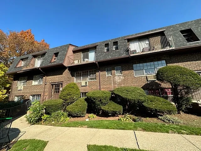 Brookdale Apartments – photo 2