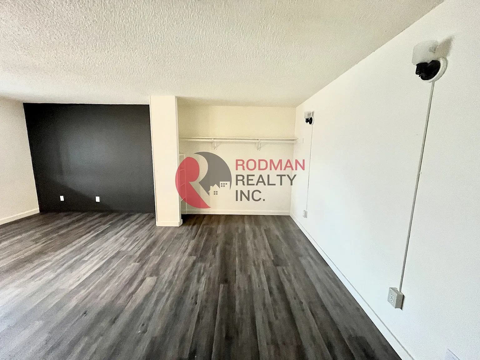 Studio West Apartments – photo 1