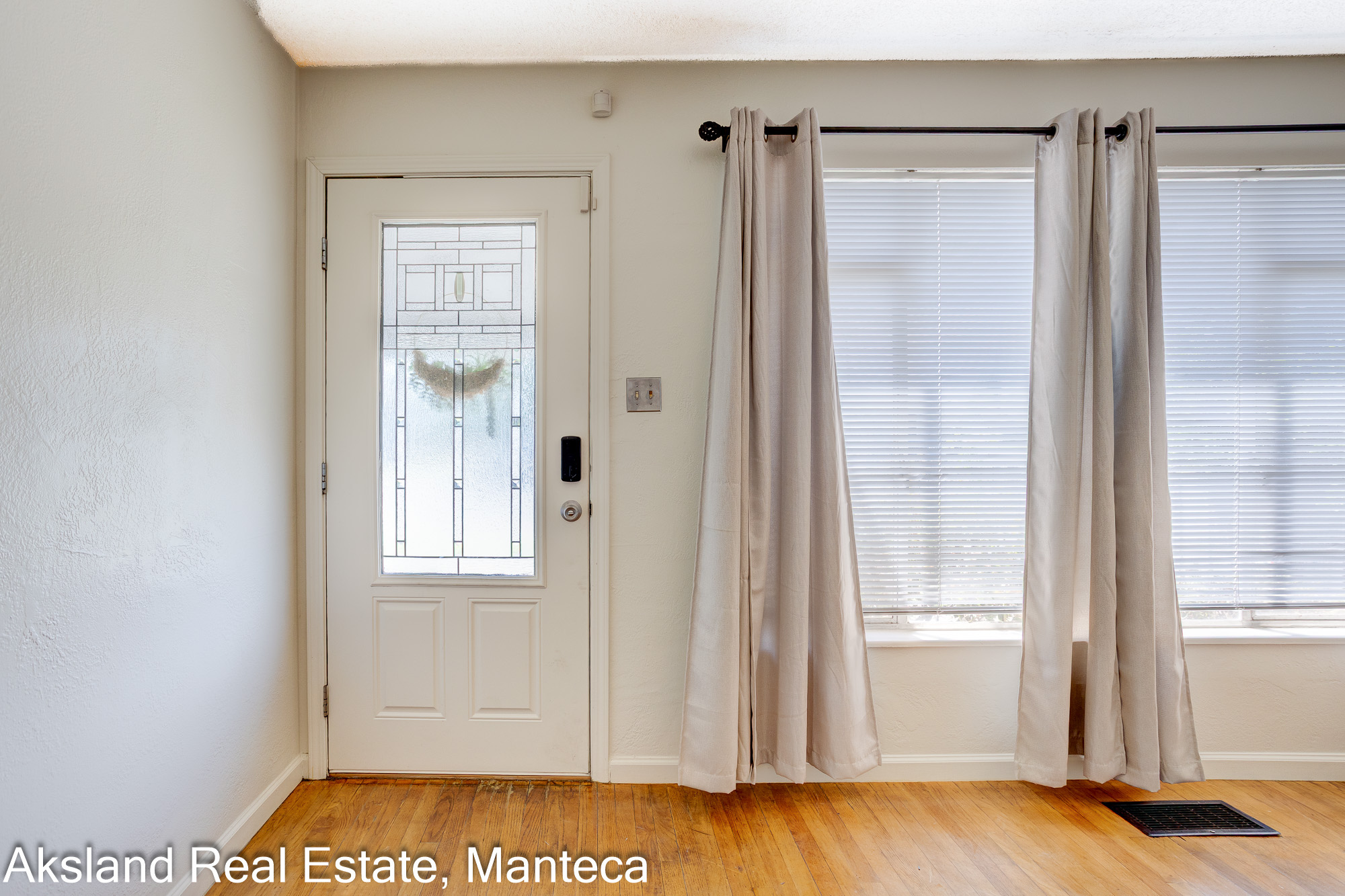 251 W Kent St – photo 5
