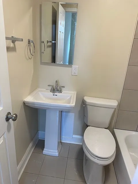 West Grace Apts – photo 5
