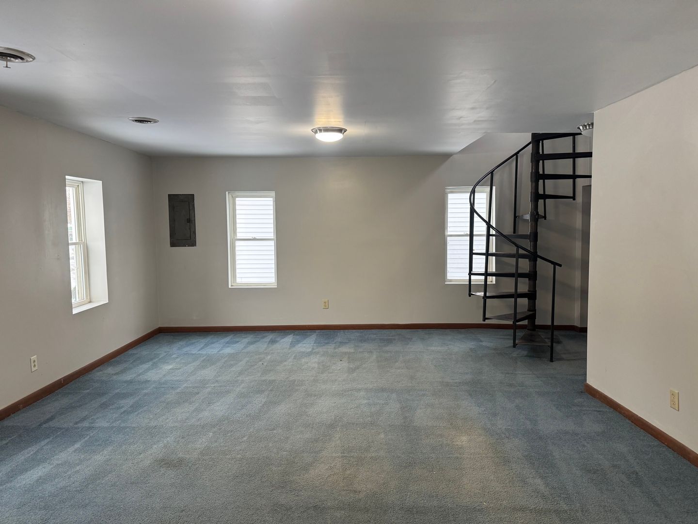 207 E Oak St – photo 2