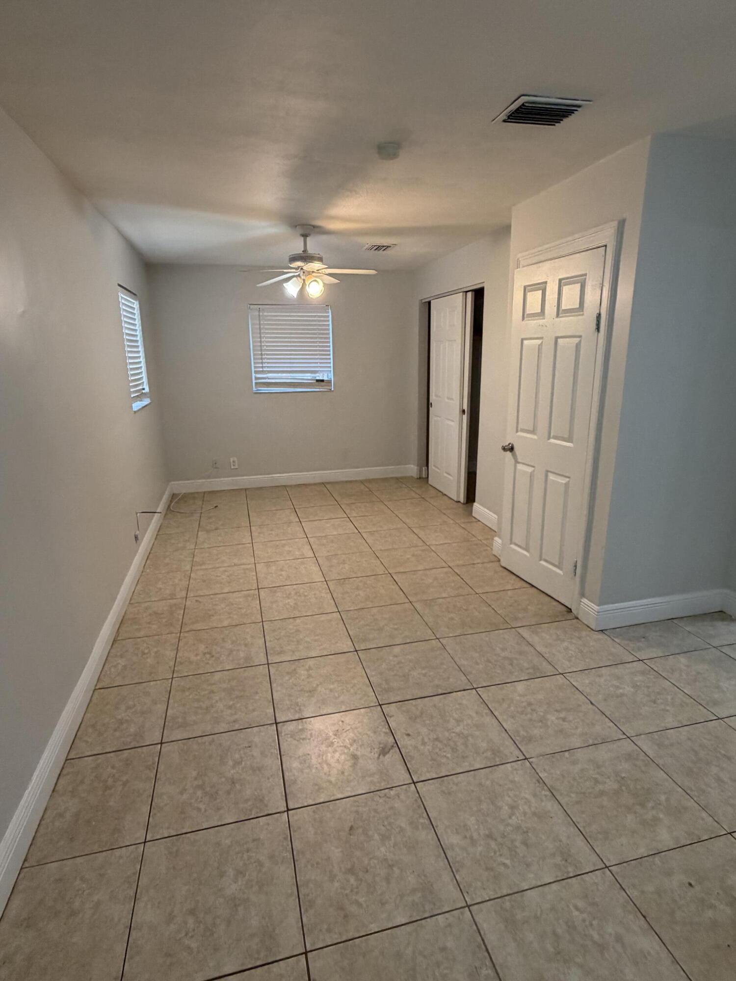 5572 SW 6th Ct – photo 4