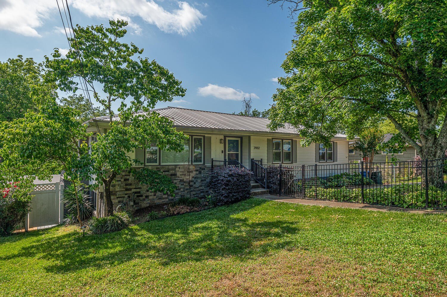 3902 Laird Ln – photo 1