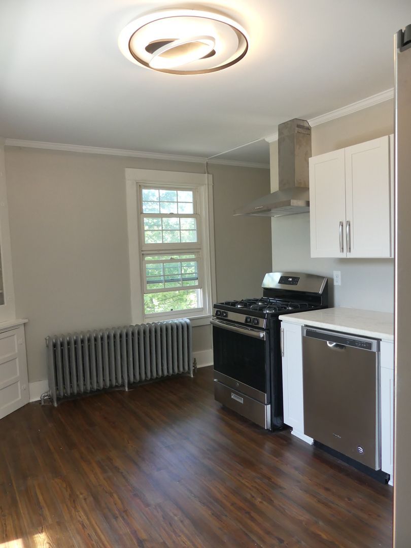 609 E State St unit 609 E State St. - Sublet – photo 4