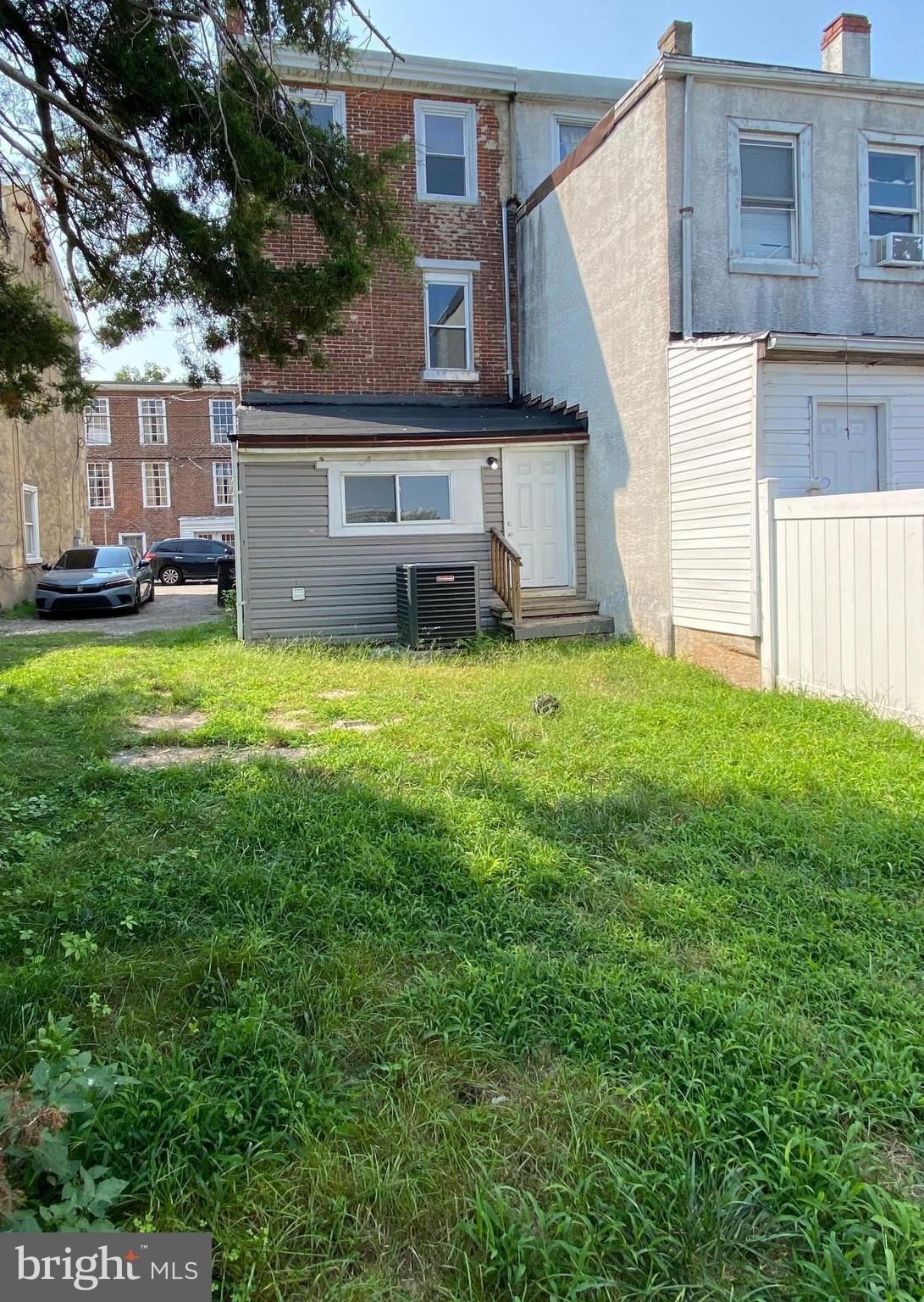 220 Pearl St – photo 4