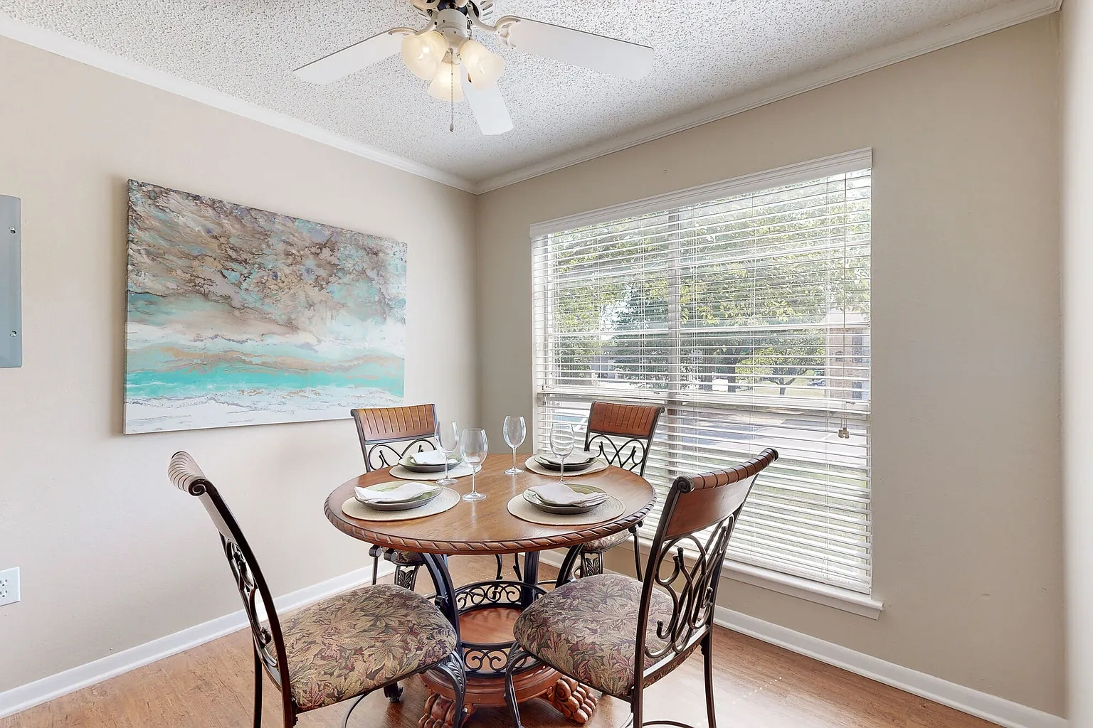 Oak Hollow Apartments – photo 2