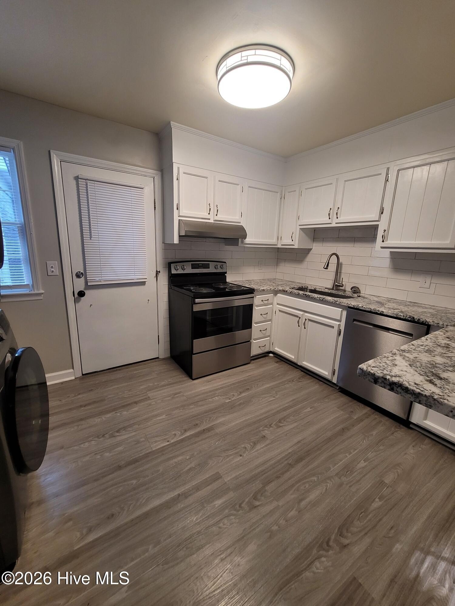 825 Montclair Dr – photo 3