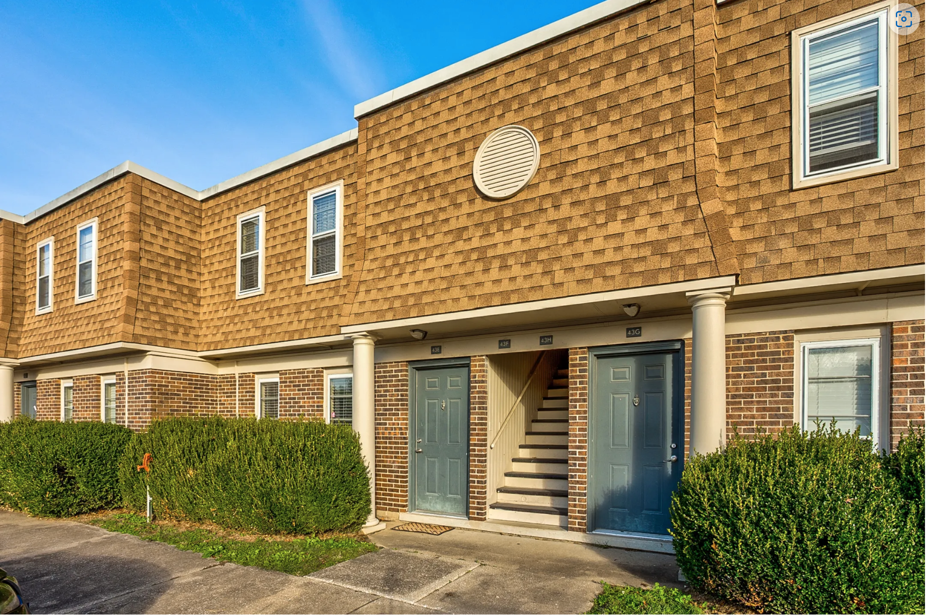800 E Grand Ave unit 3 BED/2 – photo 1