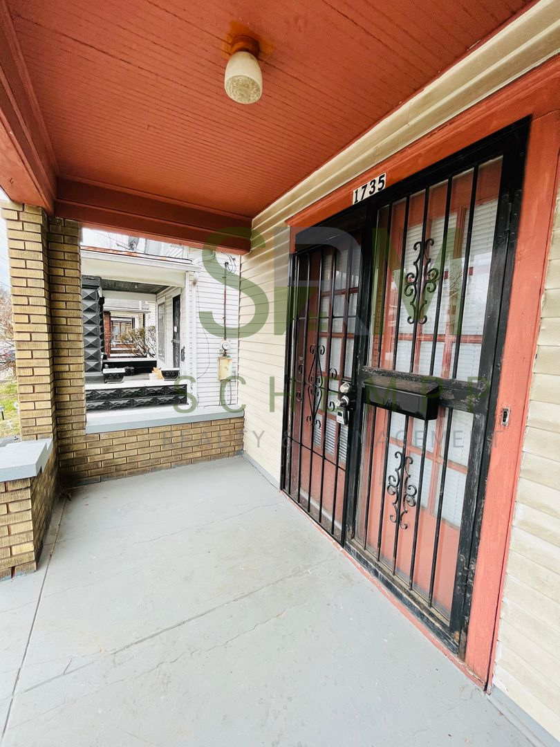 1735 W Hill St – photo 2