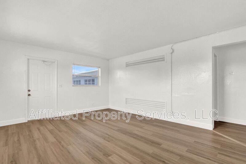 2701 Avenue E unit 15 – photo 5