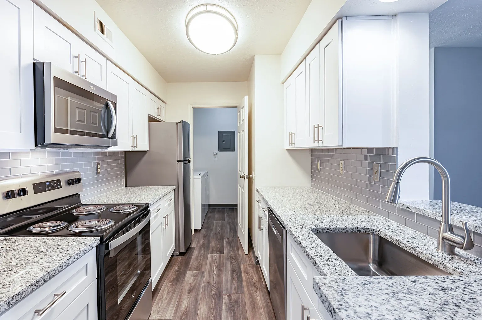 Hidden Lakes Apartment Homes – photo 2