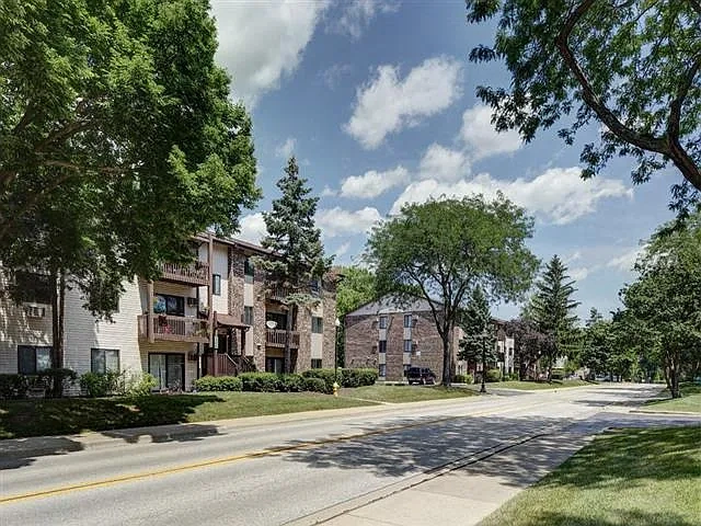Emerald Pointe Apartments – photo 2