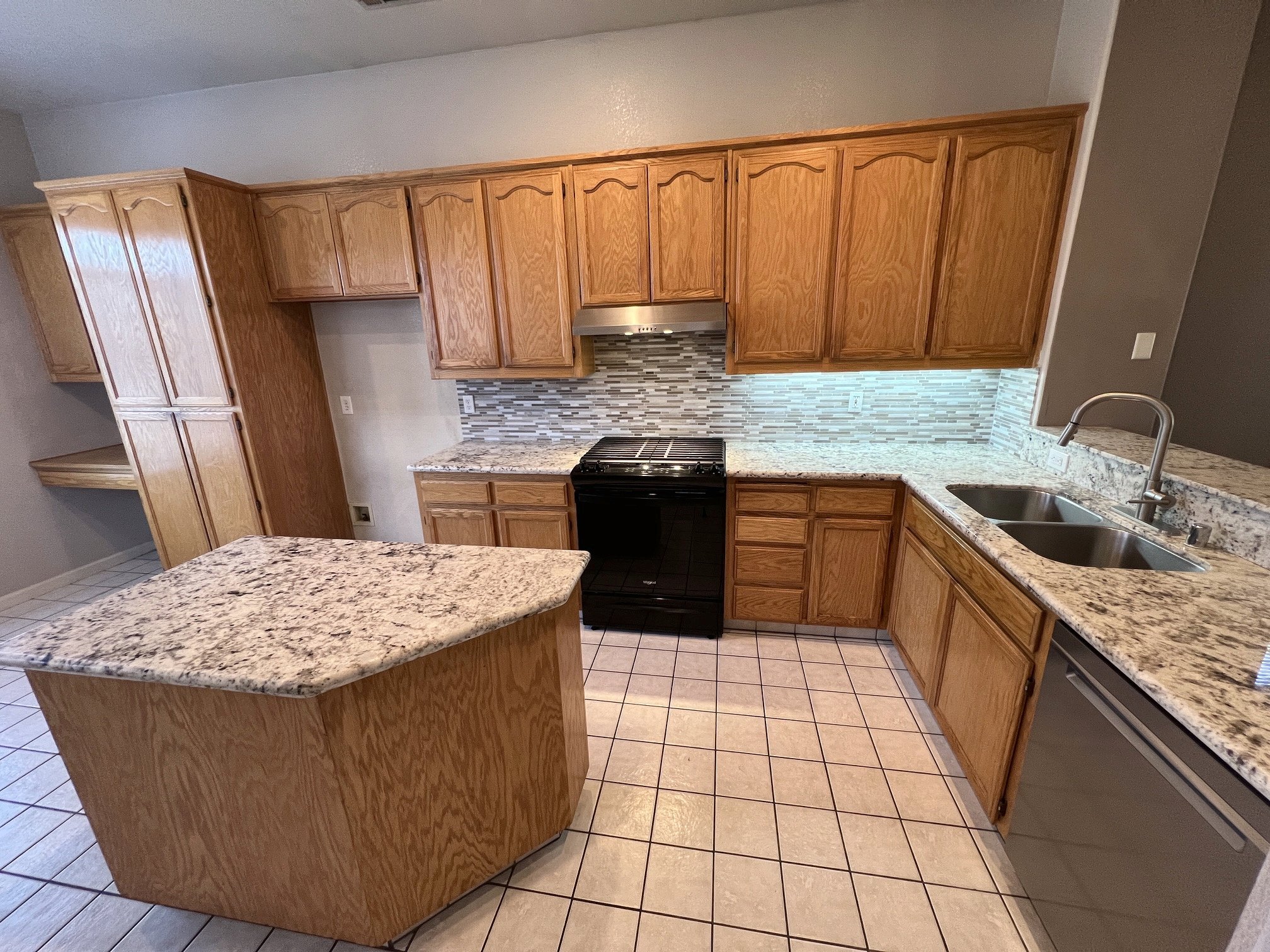1850 Exeter Dr – photo 3