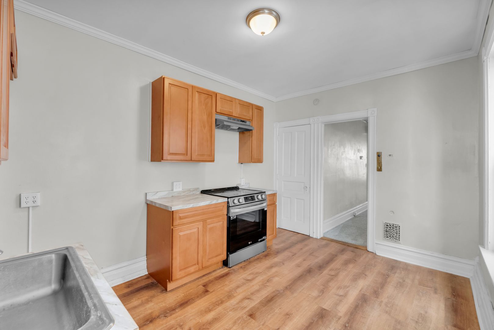 325 N Franklin St – photo 5