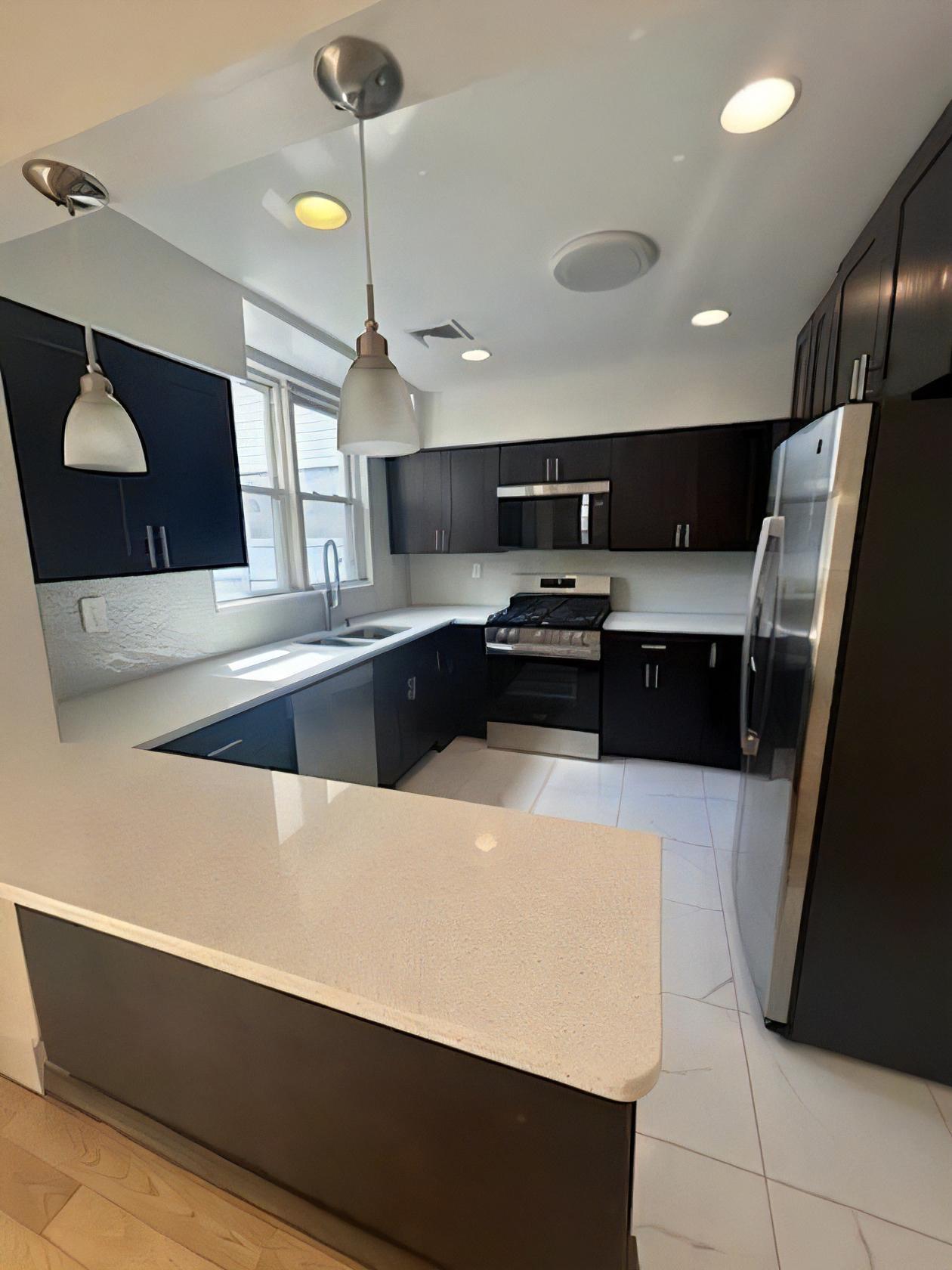233 68th St – photo 1