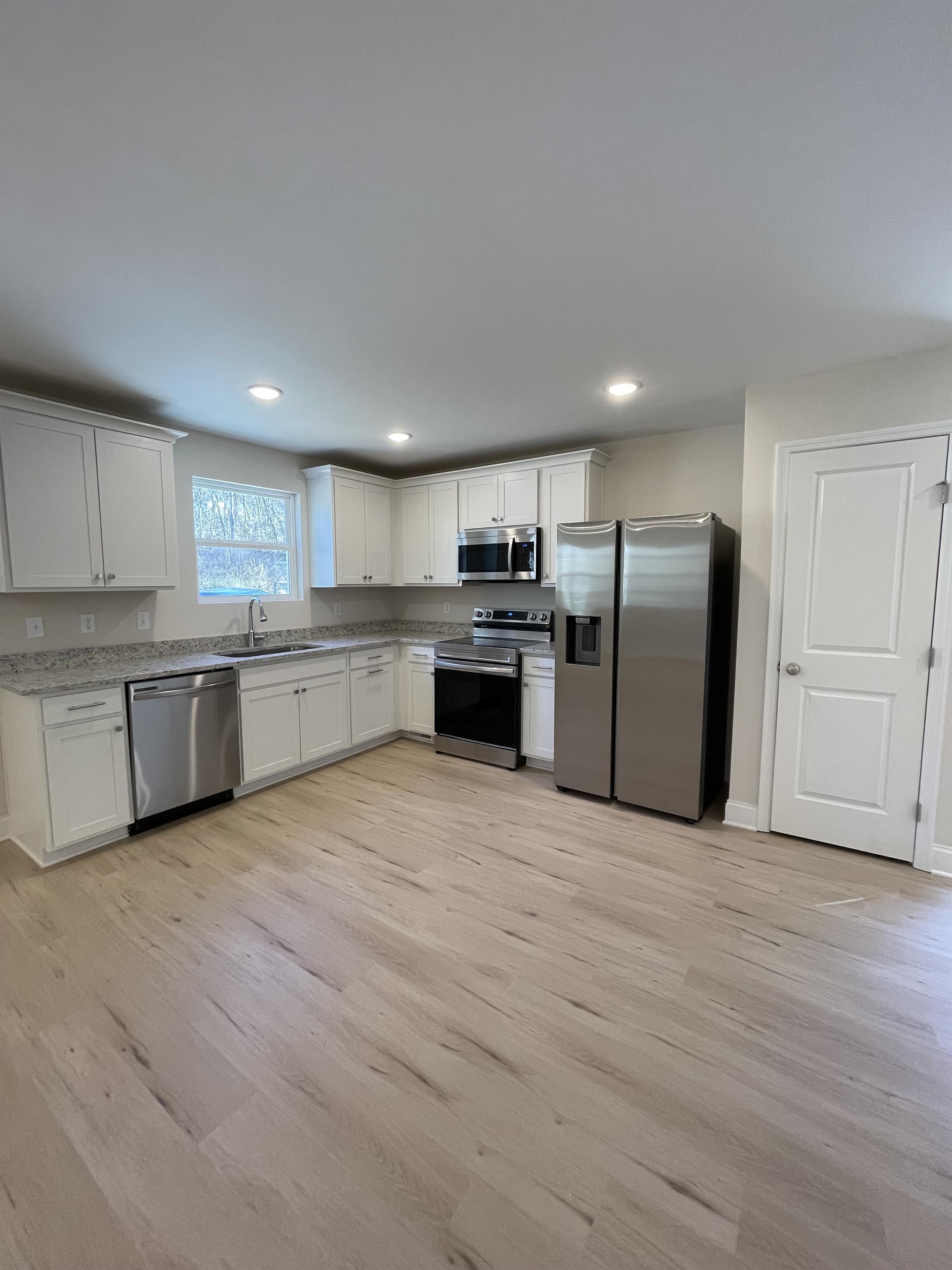 2405 Harley St – photo 4