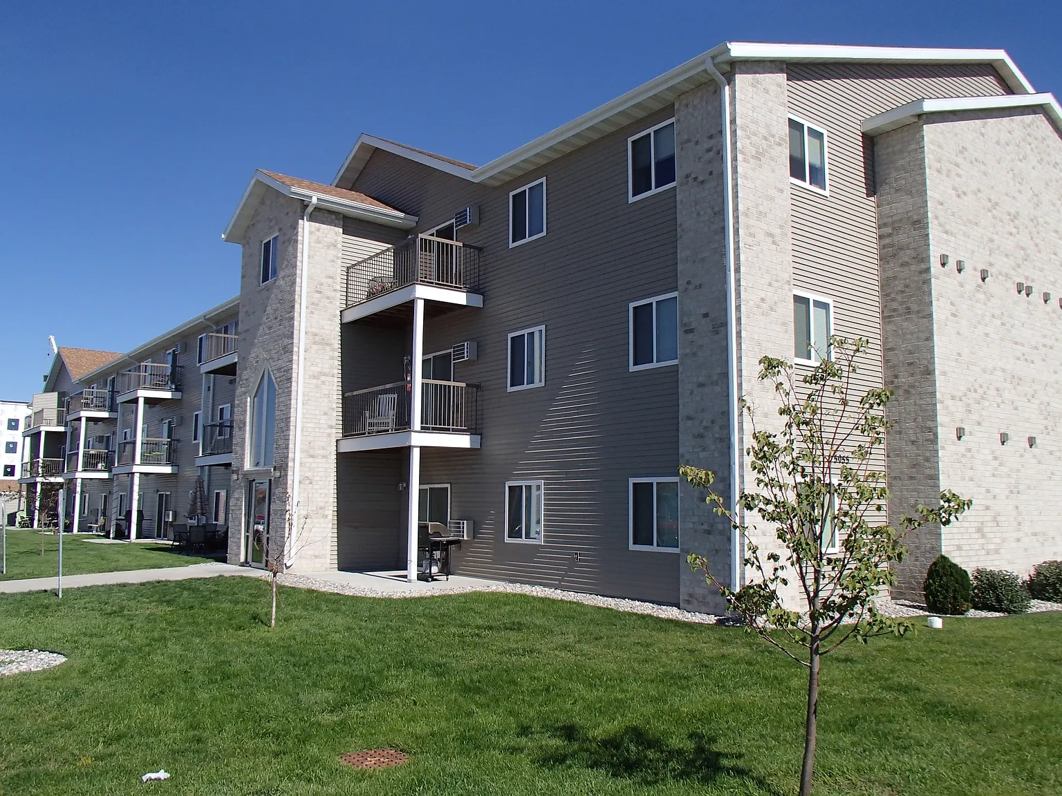 Country Meadows Apartments – photo 1