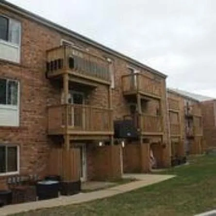 100 Everhard - Short-term rentals available – photo 3