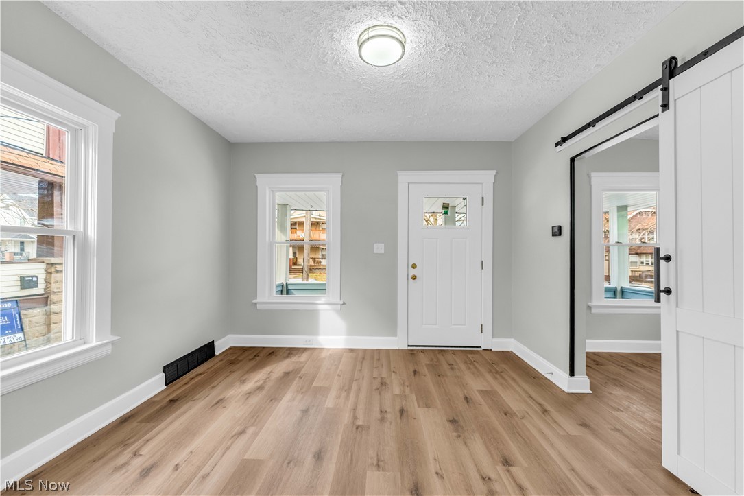 2209 Hood Ave unit 2/UP – photo 2